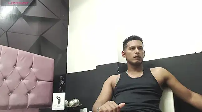 Snapshot of Chris_Dick23 chatting on December 22, 2024, 5:12 am Chris Dick23 online show from December 22, 2024, 5:12 am