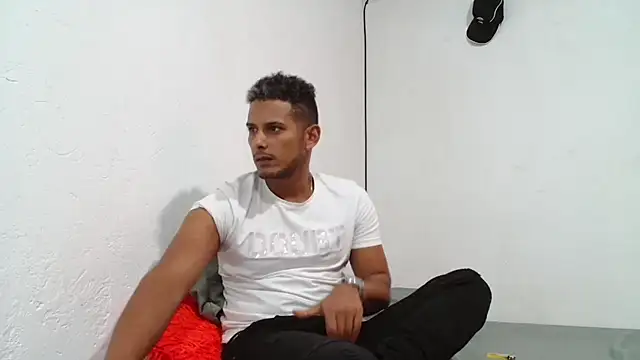 Snapshot of Chris_Dick23 chatting on January 4, 2025, 12:37 am Chris Dick23 online show from January 4, 2025, 12:37 am
