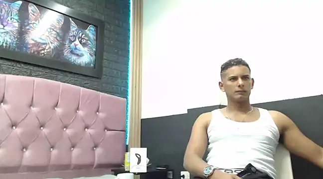 Snapshot of Chris_Dick23 chatting on January 14, 2025, 3:32 am Chris Dick23 online show from January 14, 2025, 3:32 am