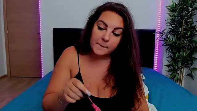 Snapshot of KlaraHope chatting on October 6, 2025, 9:34 pm KlaraHope online show from October 6, 2025, 9:34 pm