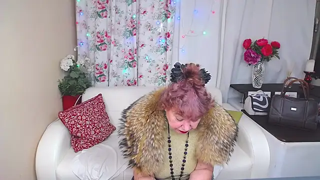 Snapshot of YourHotGranny chatting on December 24, 2024, 11:28 am YourHotGranny online show from December 24, 2024, 11:28 am