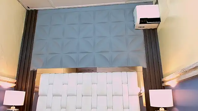 Nicole Ramires online show from October 21, 2025, 4:08 pm