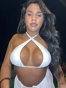 Snapshot of Franciis_4u chatting on July 11, 2026, 9:45 am Franciis 4u online show from July 11, 2026, 9:45 am