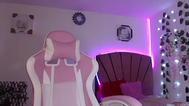 Snapshot of GabyVandriel chatting on December 10, 2024, 1:32 am GabyVandriel online show from December 10, 2024, 1:32 am