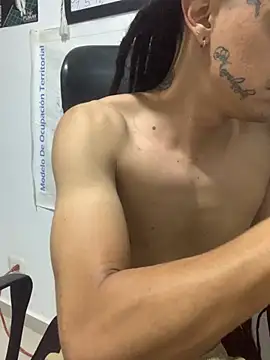 JovenDesobediente online show from November 17, 2025, 5:35 am