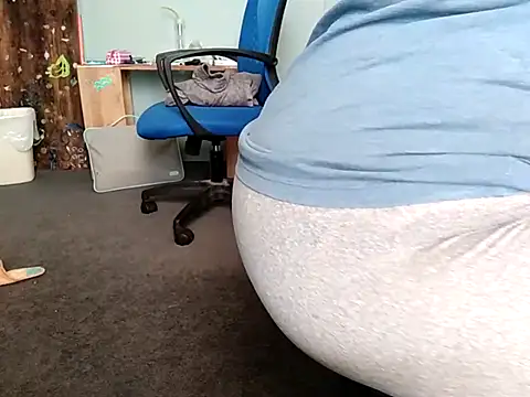 Snapshot of missthickness35_Pika chatting on October 26, 2025, 7:31 pm missthickness35 Pika online show from October 26, 2025, 7:31 pm