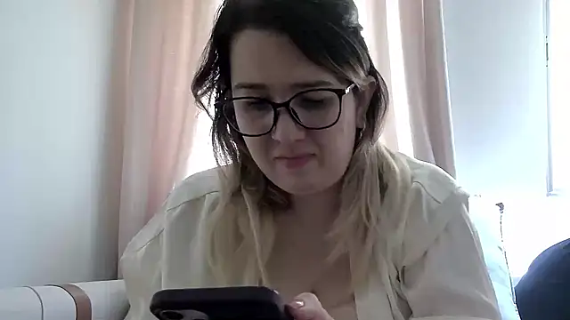 amooraaamoon online show from October 8, 2025, 12:58 pm