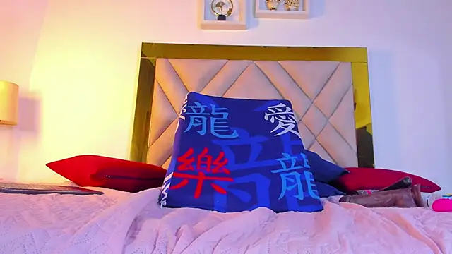 nicole grace0 online show from November 13, 2025, 12:15 pm