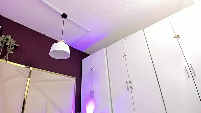 April bowie online show from November 5, 2025, 11:10 am