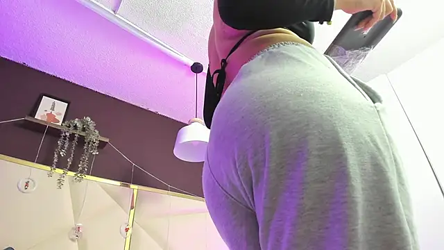 April bowie online show from December 22, 2025, 11:40 am