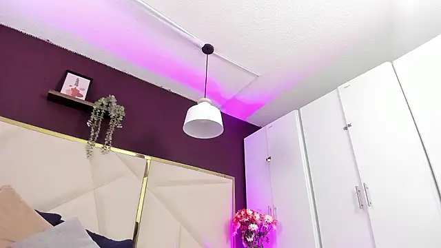 Snapshot of April_bowie chatting on February 19, 2026, 11:28 am April bowie online show from February 19, 2026, 11:28 am