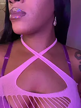 Snapshot of rayemillian chatting on April 15, 2026, 7:10 pm rayemillian online show from April 15, 2026, 7:10 pm