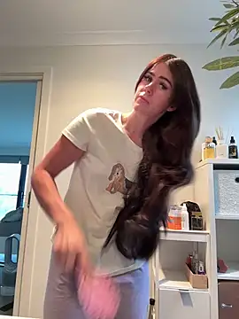 Snapshot of aus_queen chatting on February 6, 2026, 10:02 pm aus queen online show from February 6, 2026, 10:02 pm