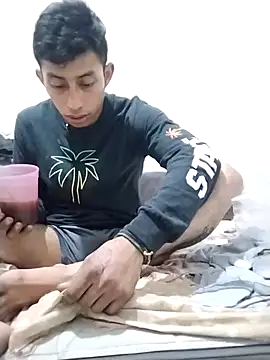 Snapshot of Flaquito_pitudo chatting on December 18, 2024, 6:32 am Flaquito pitudo online show from December 18, 2024, 6:32 am