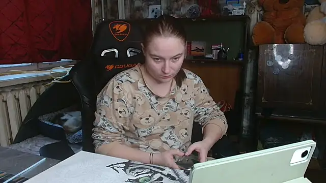 Snapshot of ElenaMaeer chatting on December 4, 2024, 11:52 am ElenaMaeer online show from December 4, 2024, 11:52 am