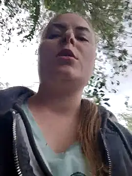 ElenaMaeer online show from May 10, 2026, 1:49 pm