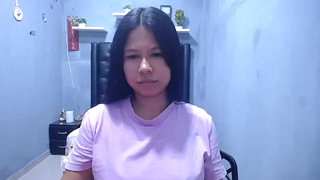 Letty Plugxo online show from March 18, 2026, 2:42 pm