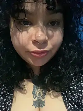 Kimberliprivv online show from April 14, 2026, 1:28 pm