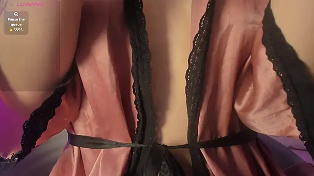 ScarletGV online show from November 10, 2025, 9:14 pm