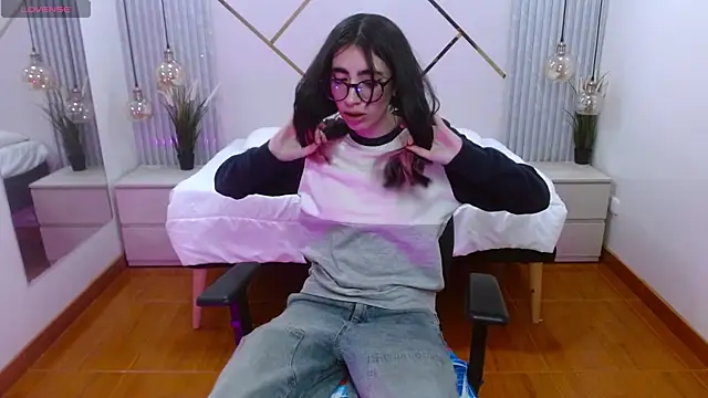 LenaRoses online show from October 7, 2025, 8:06 pm