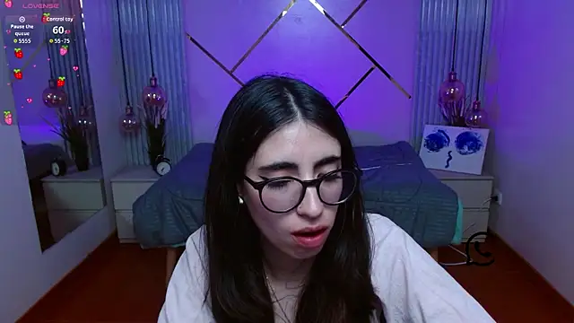 LenaRoses online show from June 16, 2026, 8:33 pm
