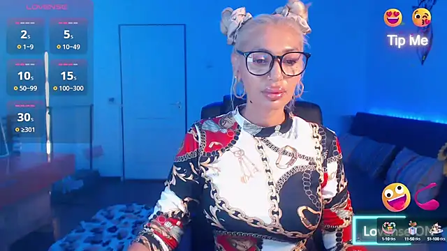 beauty chl0e online show from October 6, 2025, 7:22 pm