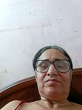 Snapshot of _candi chatting on February 12, 2025, 8:29 pm candi online show from February 12, 2025, 8:29 pm