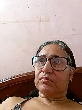 Snapshot of _candi chatting on March 1, 2025, 7:04 pm candi online show from March 1, 2025, 7:04 pm