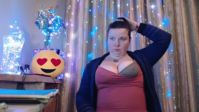 amorelara online show from February 18, 2026, 3:02 am