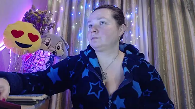 amorelara online show from April 9, 2026, 2:44 am