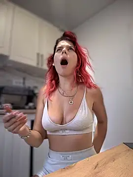 RiriRoseey online show from October 8, 2025, 7:17 am