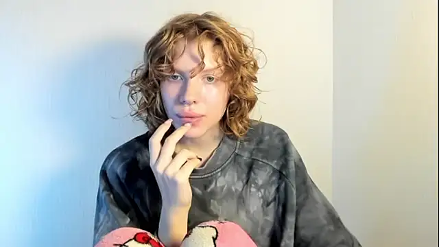 Snapshot of StellaDavis chatting on October 21, 2025, 10:49 am StellaDavis online show from October 21, 2025, 10:49 am