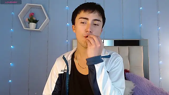 Snapshot of santi-fabulous chatting on December 3, 2024, 9:23 pm santi-fabulous online show from December 3, 2024, 9:23 pm