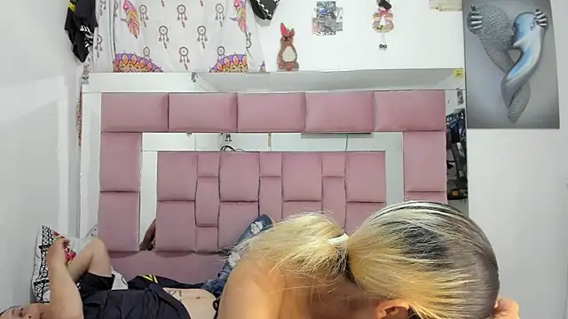 bigcock iris08 online show from September 8, 2025, 9:25 pm