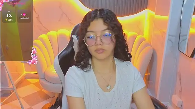 victoria castillo b online show from November 7, 2025, 8:20 pm