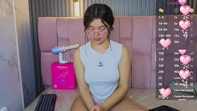 victoria castillo b online show from December 17, 2025, 3:18 pm