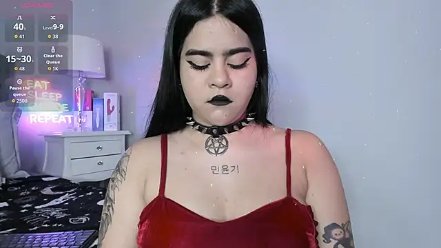 atena hill online show from October 3, 2025, 7:33 pm