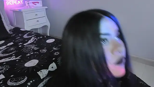 atena hill online show from December 20, 2025, 7:32 pm