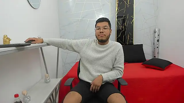 Snapshot of ian_tomson chatting on November 11, 2025, 3:17 am ian tomson online show from November 11, 2025, 3:17 am