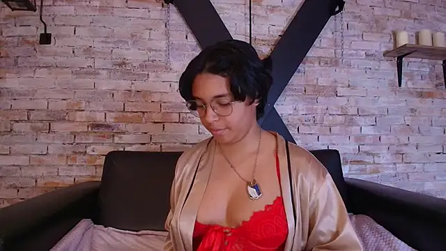 Emmapark  online show from December 14, 2025, 2:33 pm