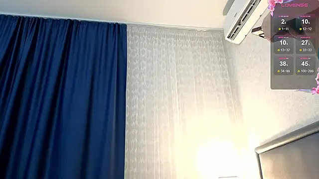 Brilliant-Kiss online show from December 3, 2025, 6:28 pm