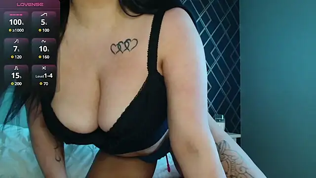 Snapshot of Layla_UK chatting on March 18, 2025, 10:46 am Layla UK online show from March 18, 2025, 10:46 am