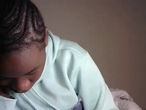 Novah  online show from December 3, 2025, 1:24 am