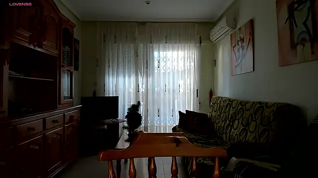 bella apont online show from January 2, 2025, 9:33 am