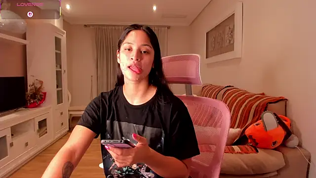 bella apont online show from October 10, 2025, 11:26 pm