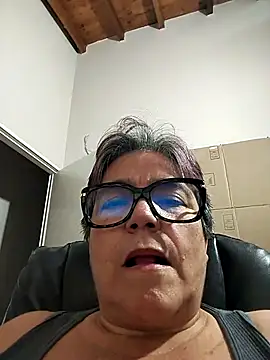 MARIANMILLS   online show from April 17, 2026, 10:57 pm