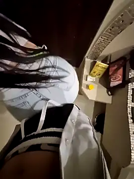 karenandrey online show from November 3, 2025, 6:47 am