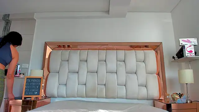 emilyparkerr01 online show from February 20, 2025, 10:04 pm