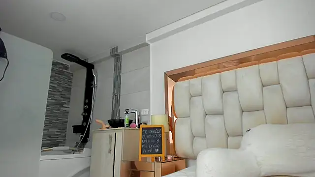 emilyparkerr01 online show from March 1, 2025, 12:50 am