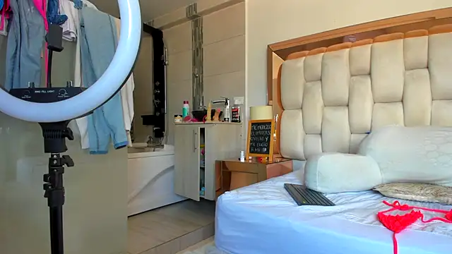 emilyparkerr01 online show from March 16, 2025, 2:11 pm